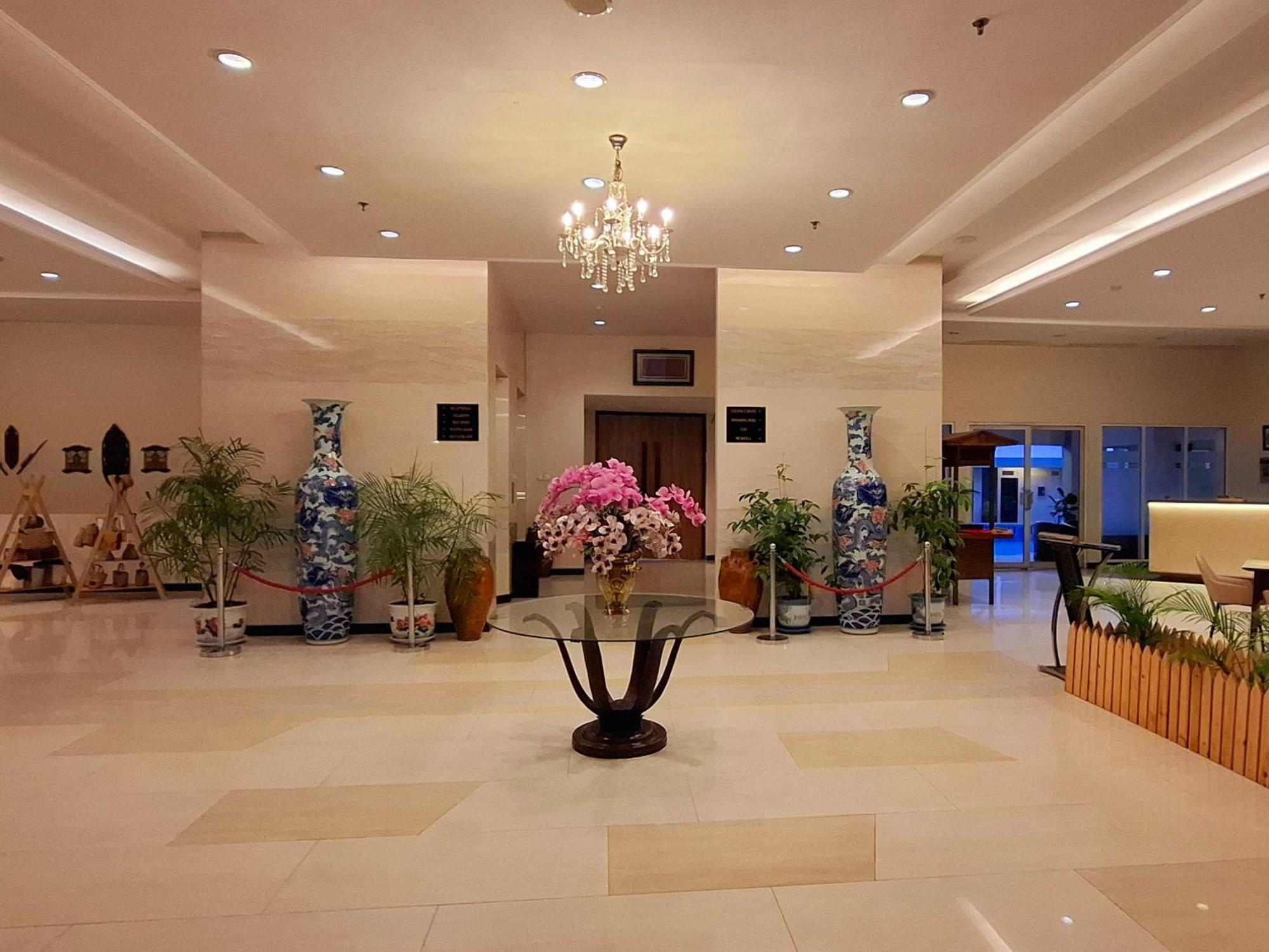 Brits Hotel Pangkalan Bun Exterior photo