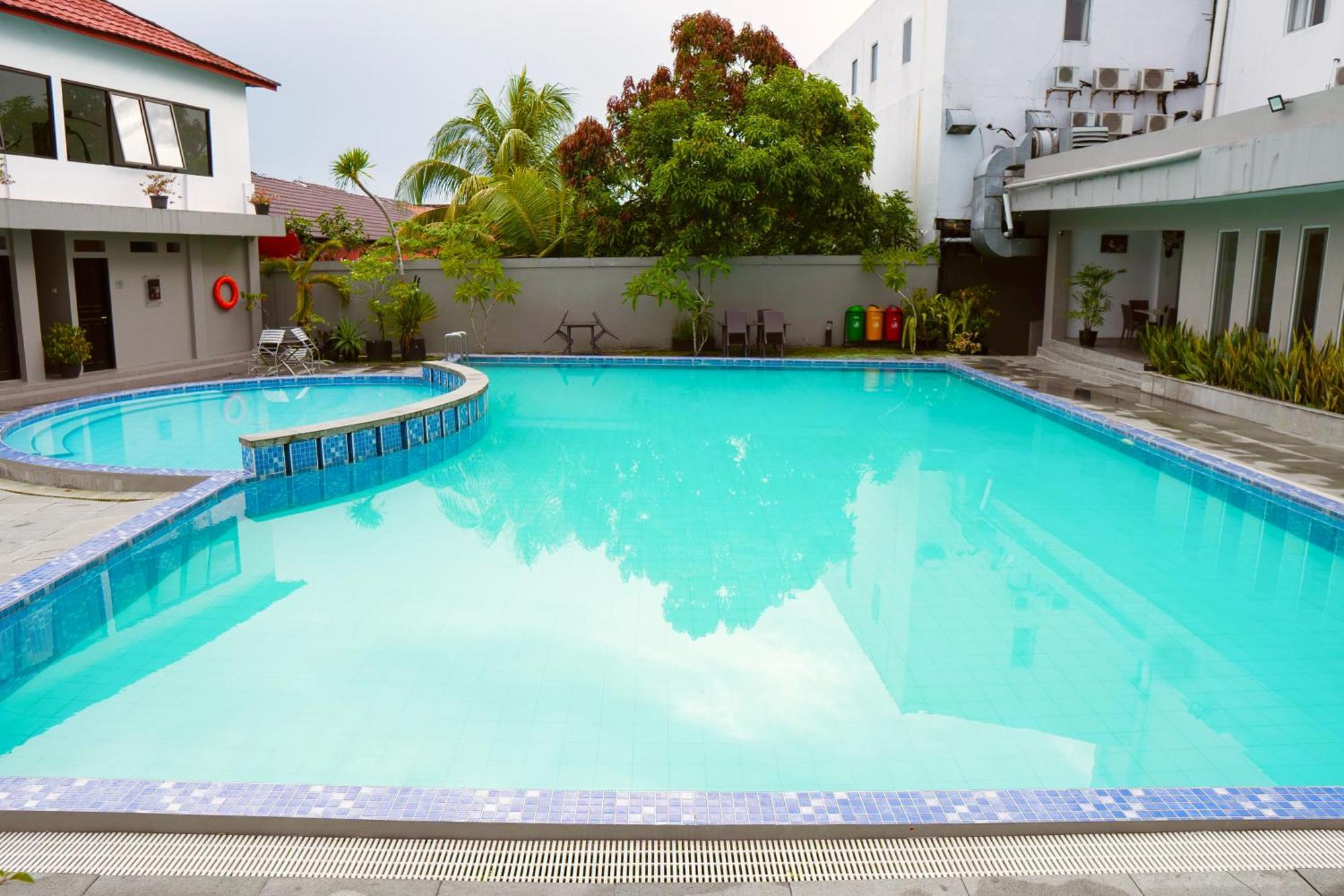 Brits Hotel Pangkalan Bun Exterior photo