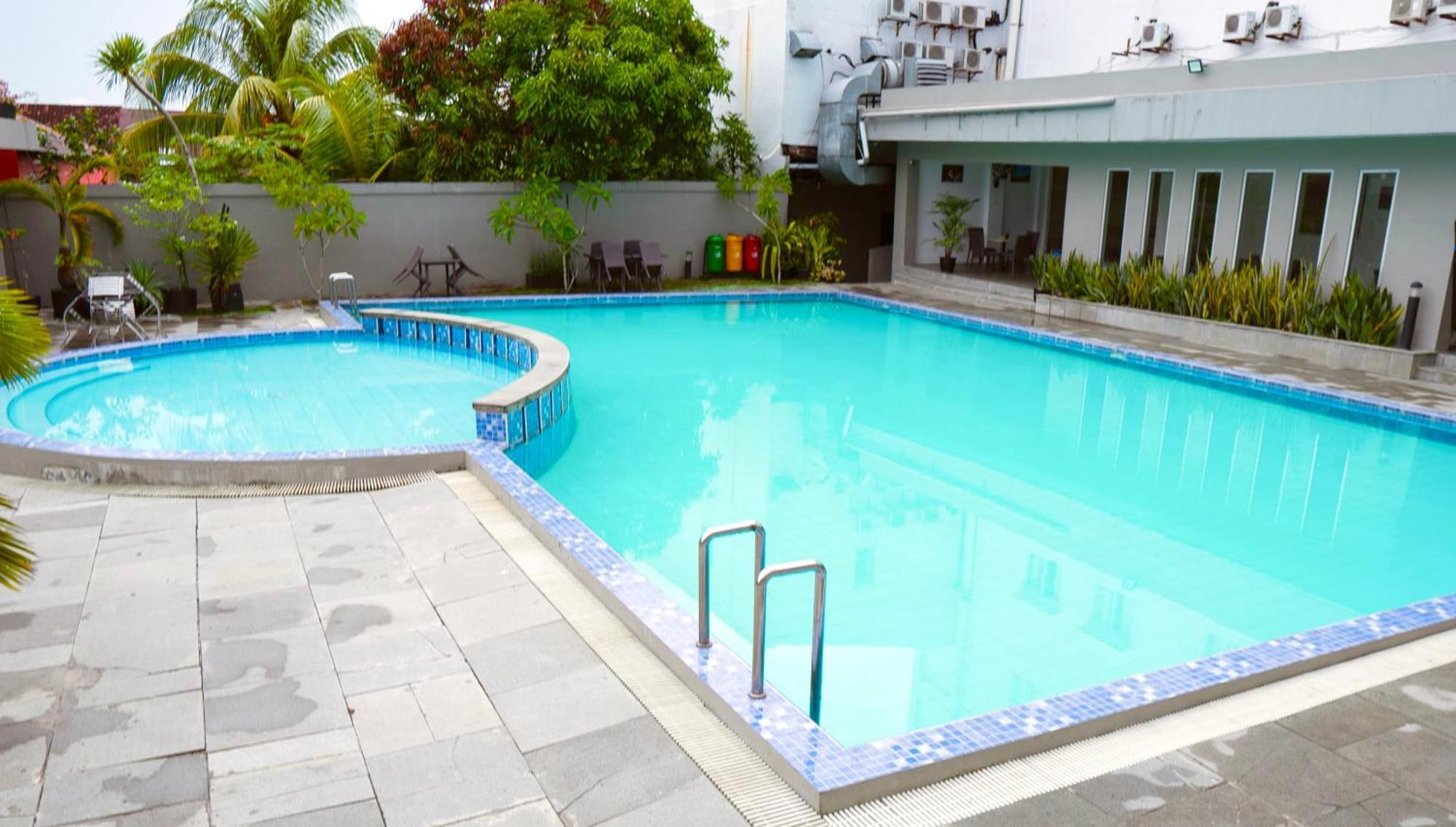 Brits Hotel Pangkalan Bun Exterior photo